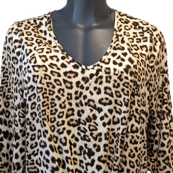 LOVE & Legend Leopard Print Top with Twisted Front 2X - Picture 3 of 7
